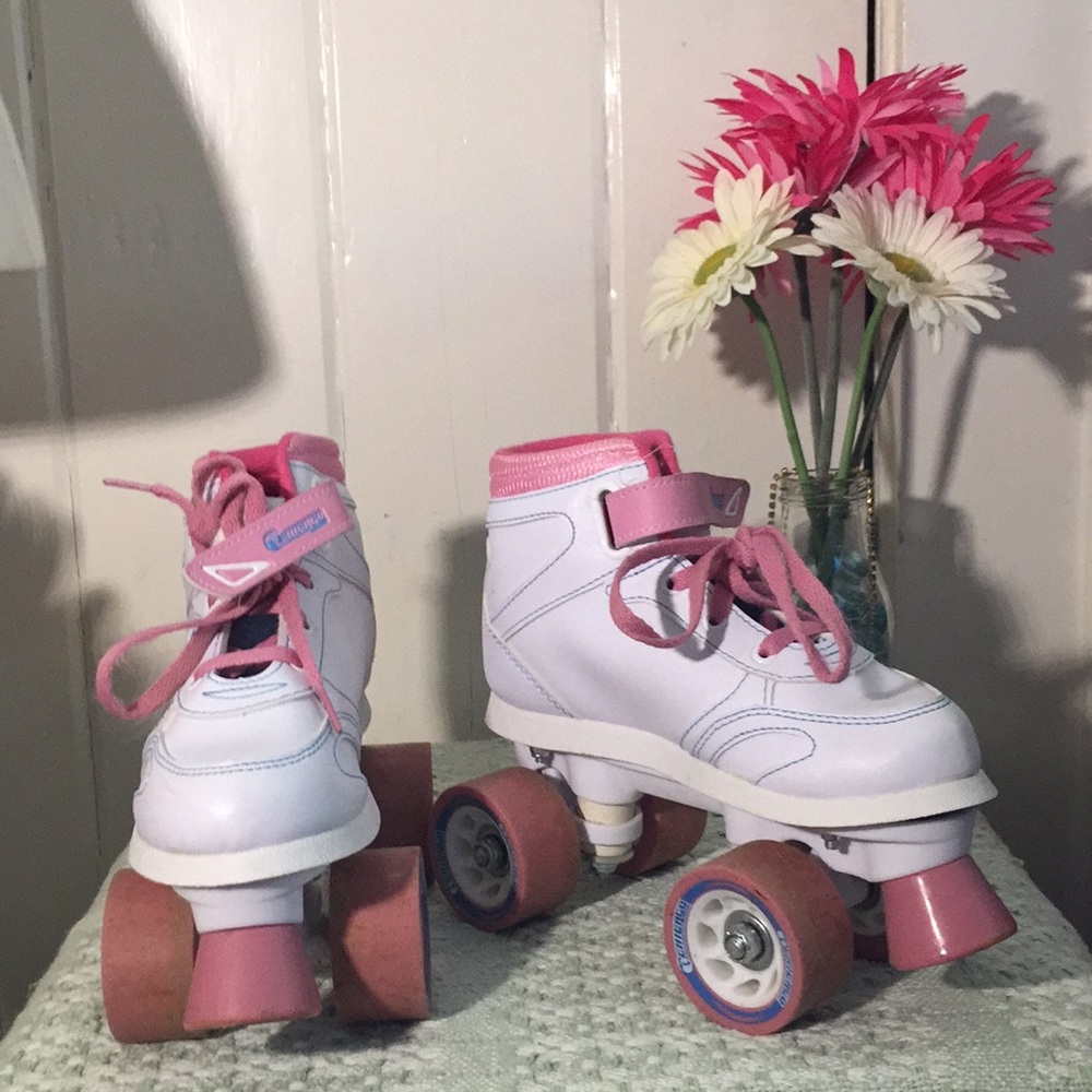 Girls Chicago sidewalk roller skates. 1